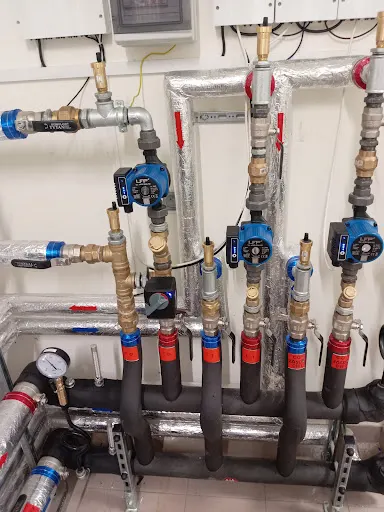 Instalacje CO, hydrauliczne i przyłącza gazowe. Montaż pomp ciepła i kotłów gazowych. Autoryzacja Termet i Immergas.